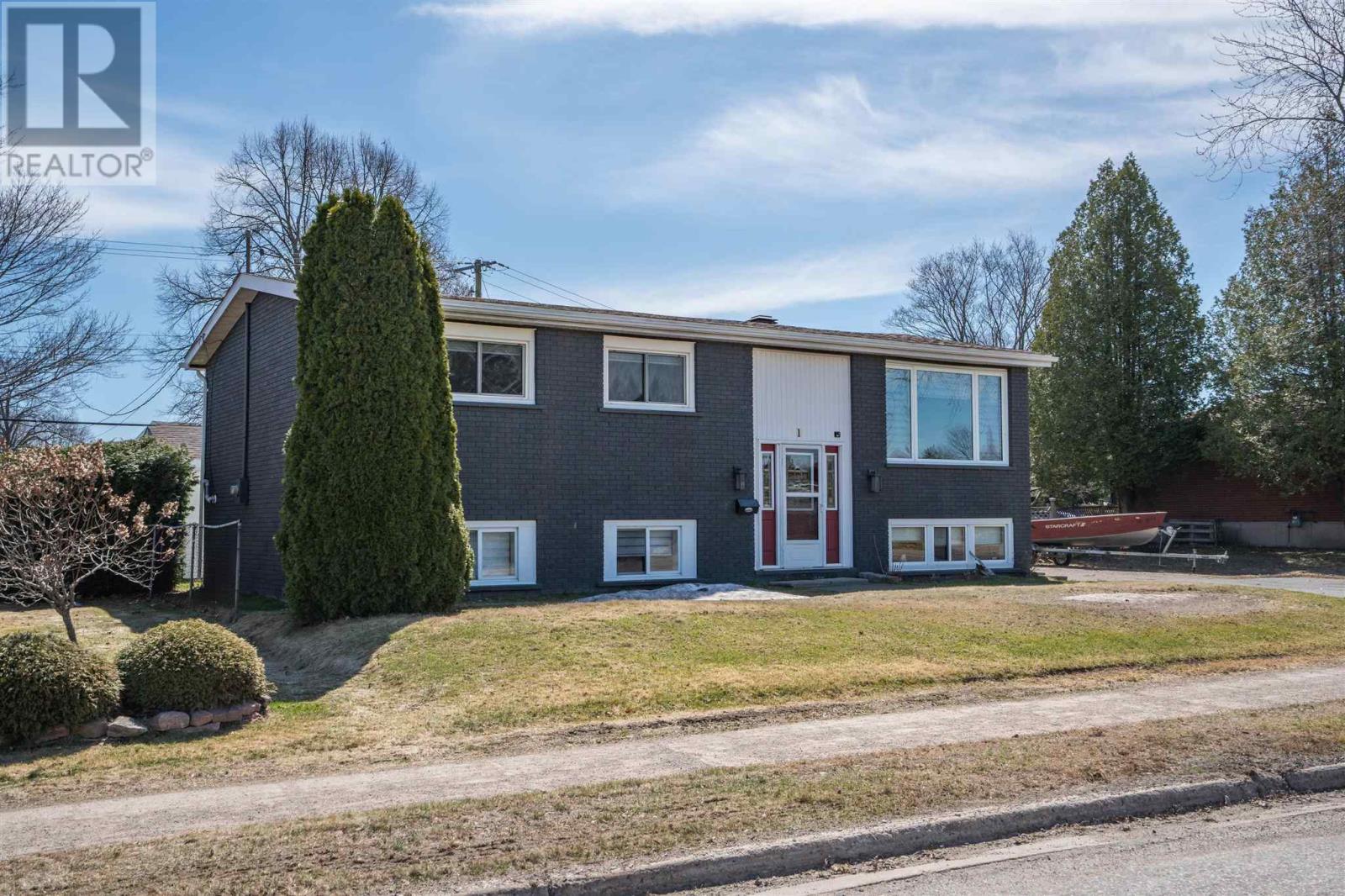 1 Chambers AVE, Sault Ste. Marie, Ontario, P6A4T9 — Photo 3