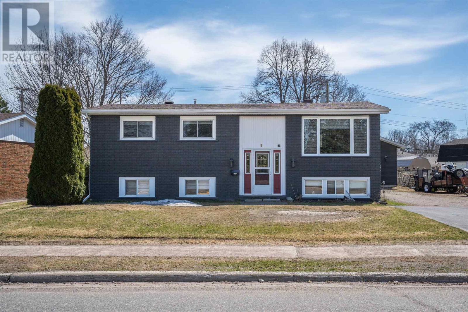 1 Chambers AVE, Sault Ste. Marie, Ontario, P6A4T9 — Photo 4
