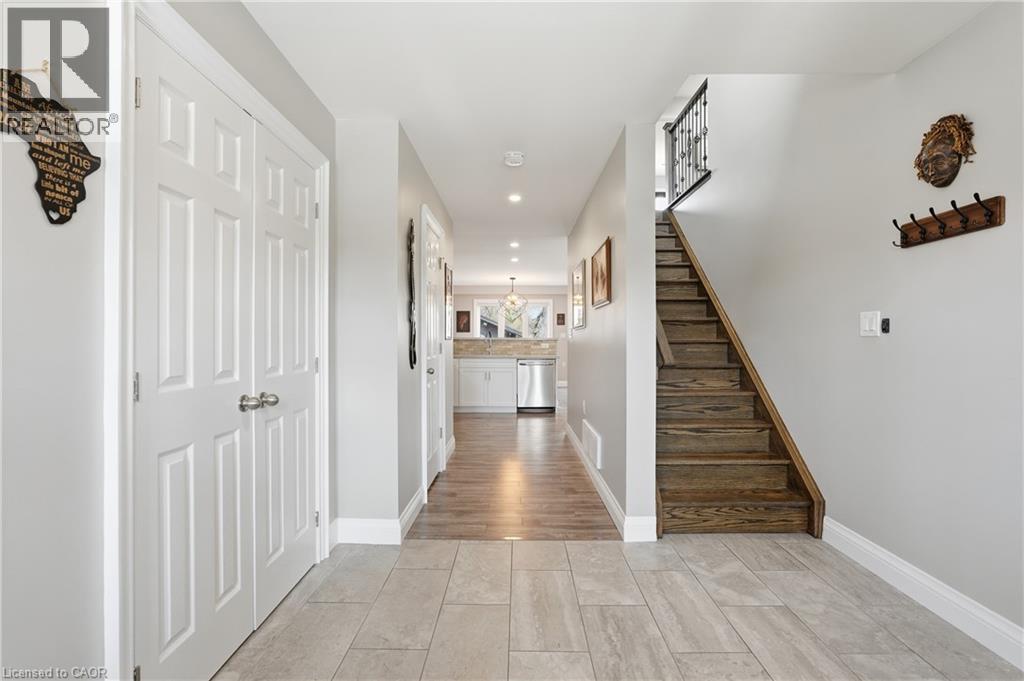 3 REMBE Avenue, Hamilton, Ontario, L8H7G5 — Photo 5