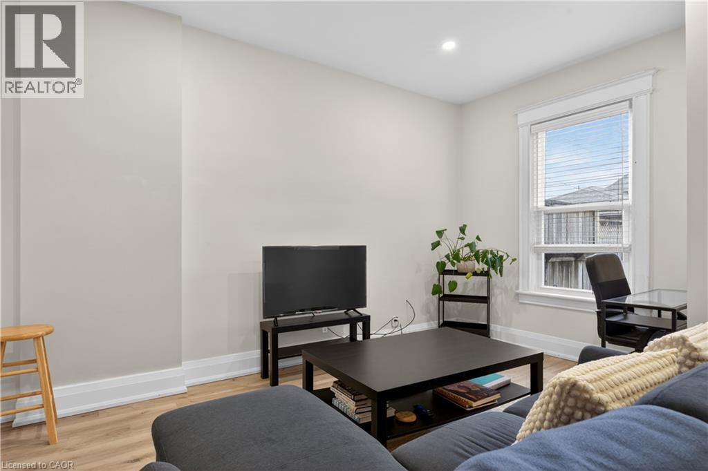 11 BARNESDALE Avenue N, Hamilton, Ontario, L8L6R4 — Photo 8