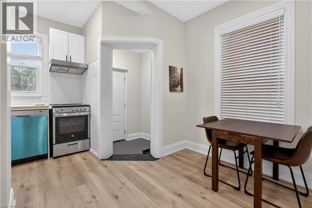 11 BARNESDALE Avenue N, Hamilton, Ontario, L8L6R4 — Photo 10