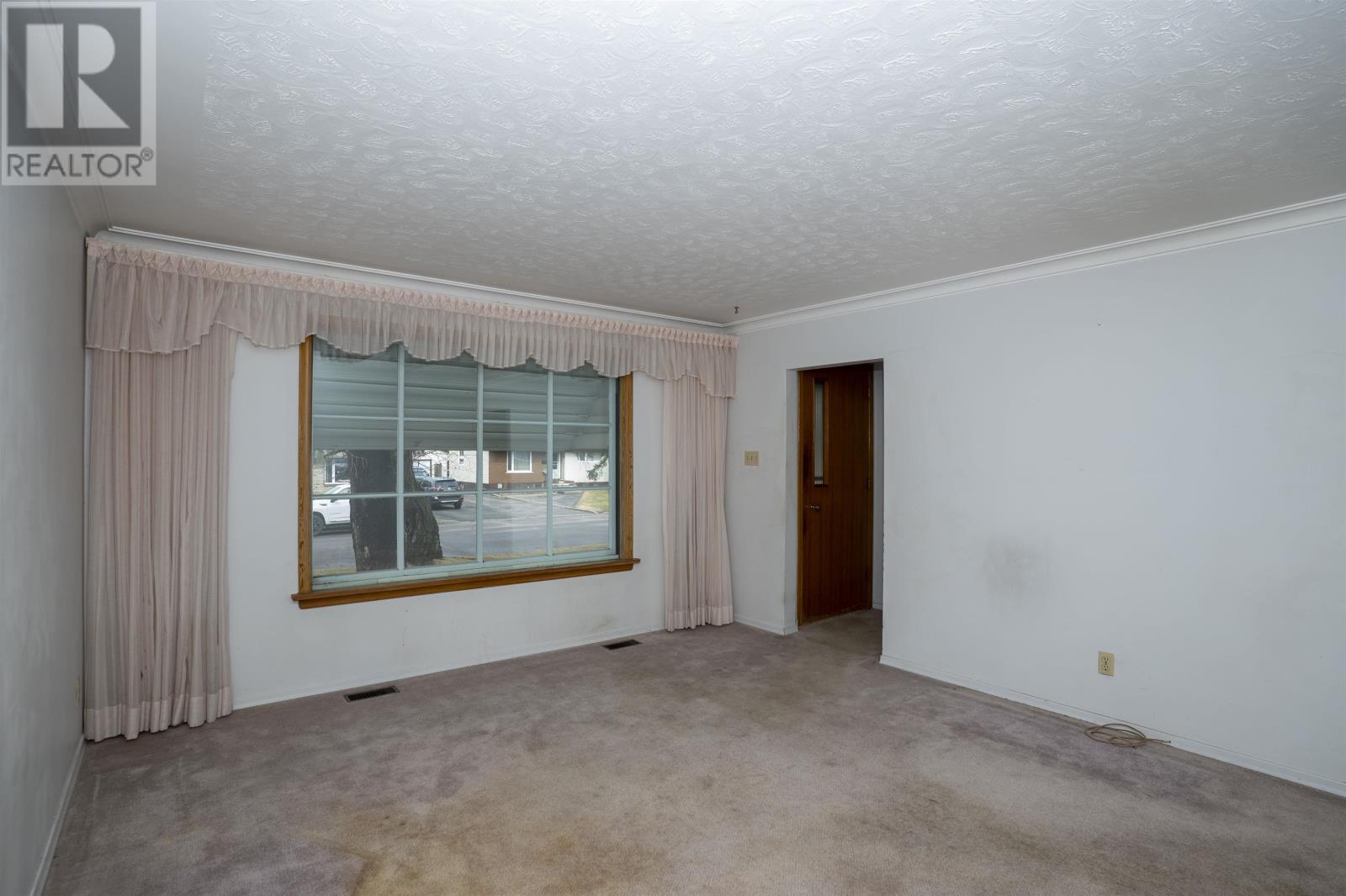 402 Westview PL, Thunder Bay, Ontario, P7C4M3 — Photo 2