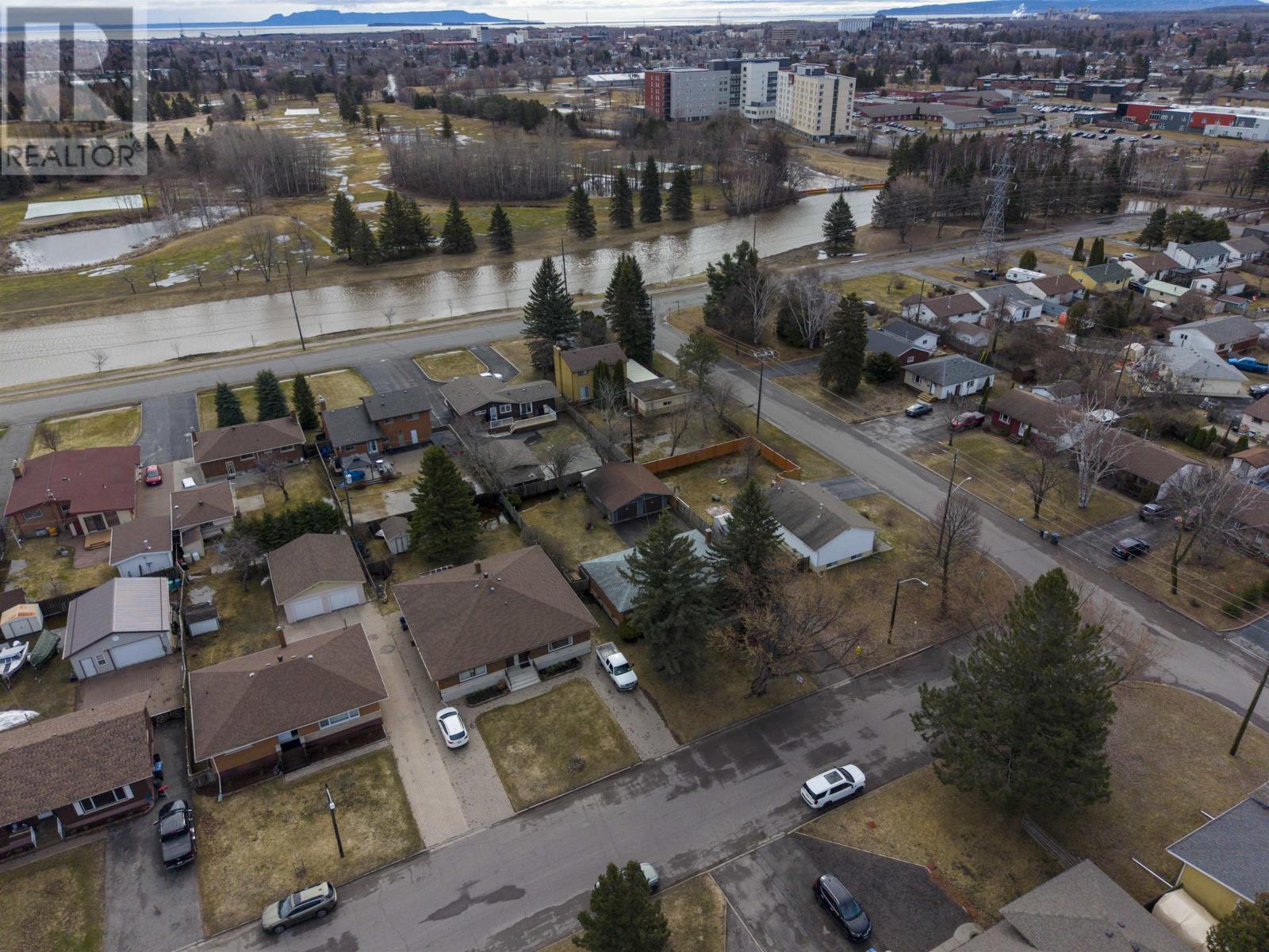 402 Westview PL, Thunder Bay, Ontario, P7C4M3 — Photo 33