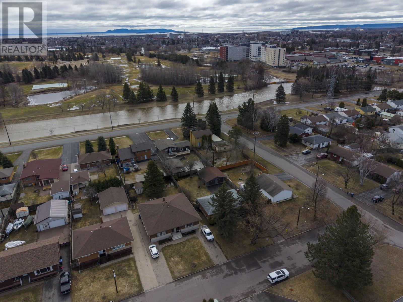402 Westview PL, Thunder Bay, Ontario, P7C4M3 — Photo 34