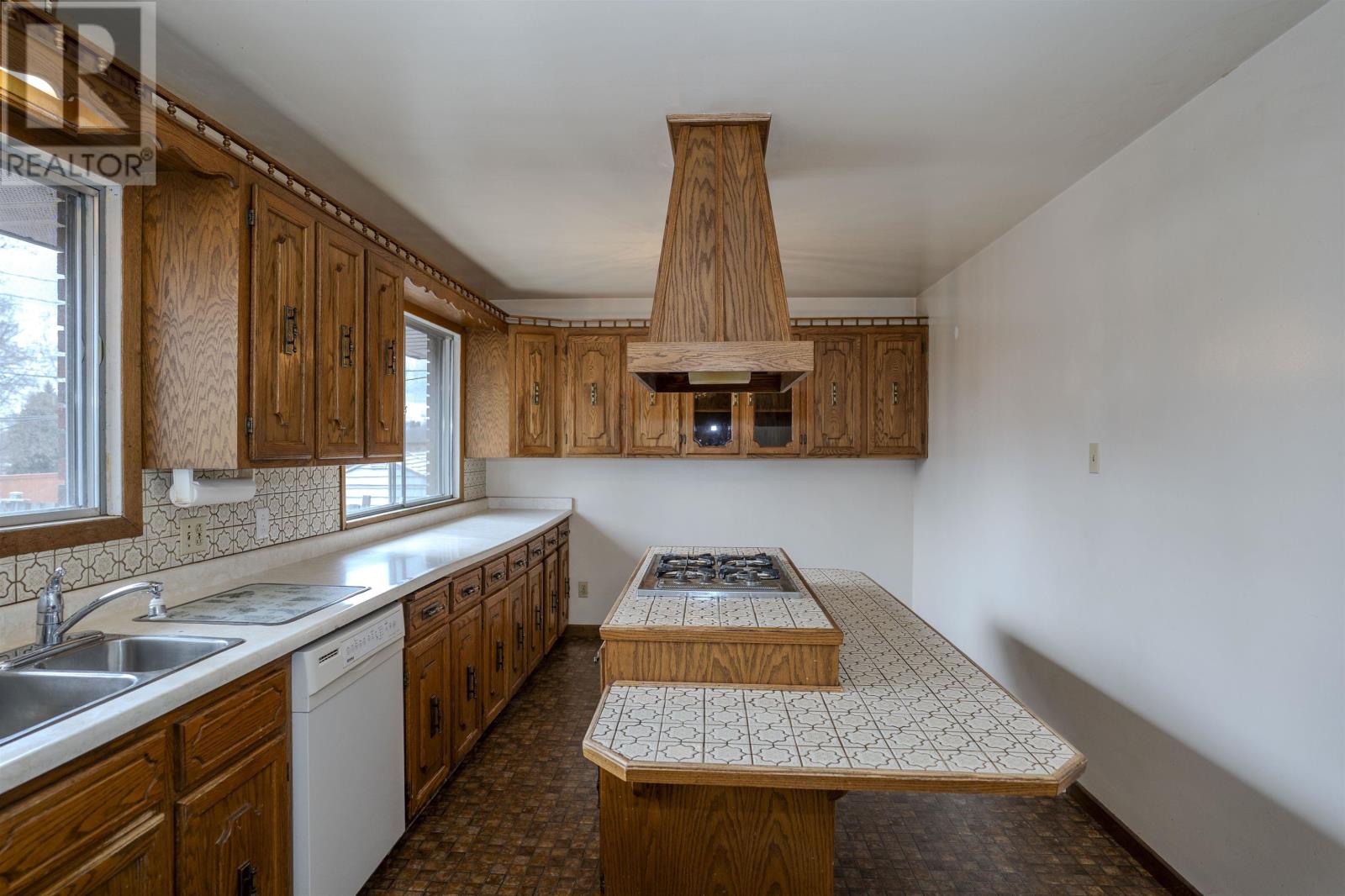 402 Westview PL, Thunder Bay, Ontario, P7C4M3 — Photo 4