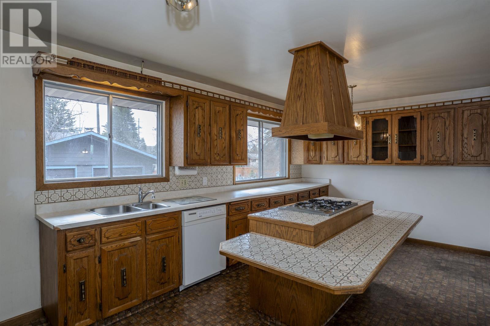 402 Westview PL, Thunder Bay, Ontario, P7C4M3 — Photo 5