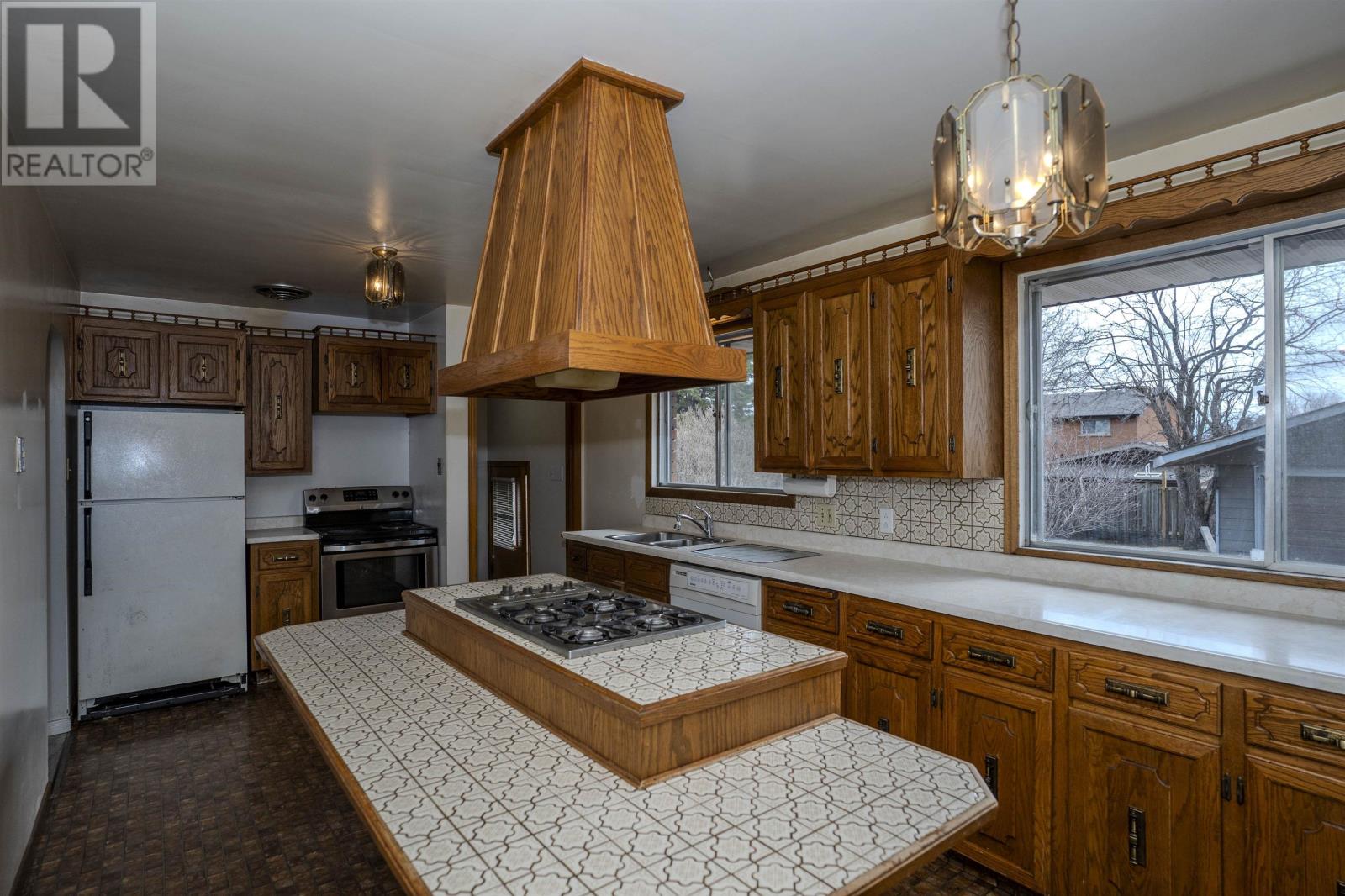 402 Westview PL, Thunder Bay, Ontario, P7C4M3 — Photo 6