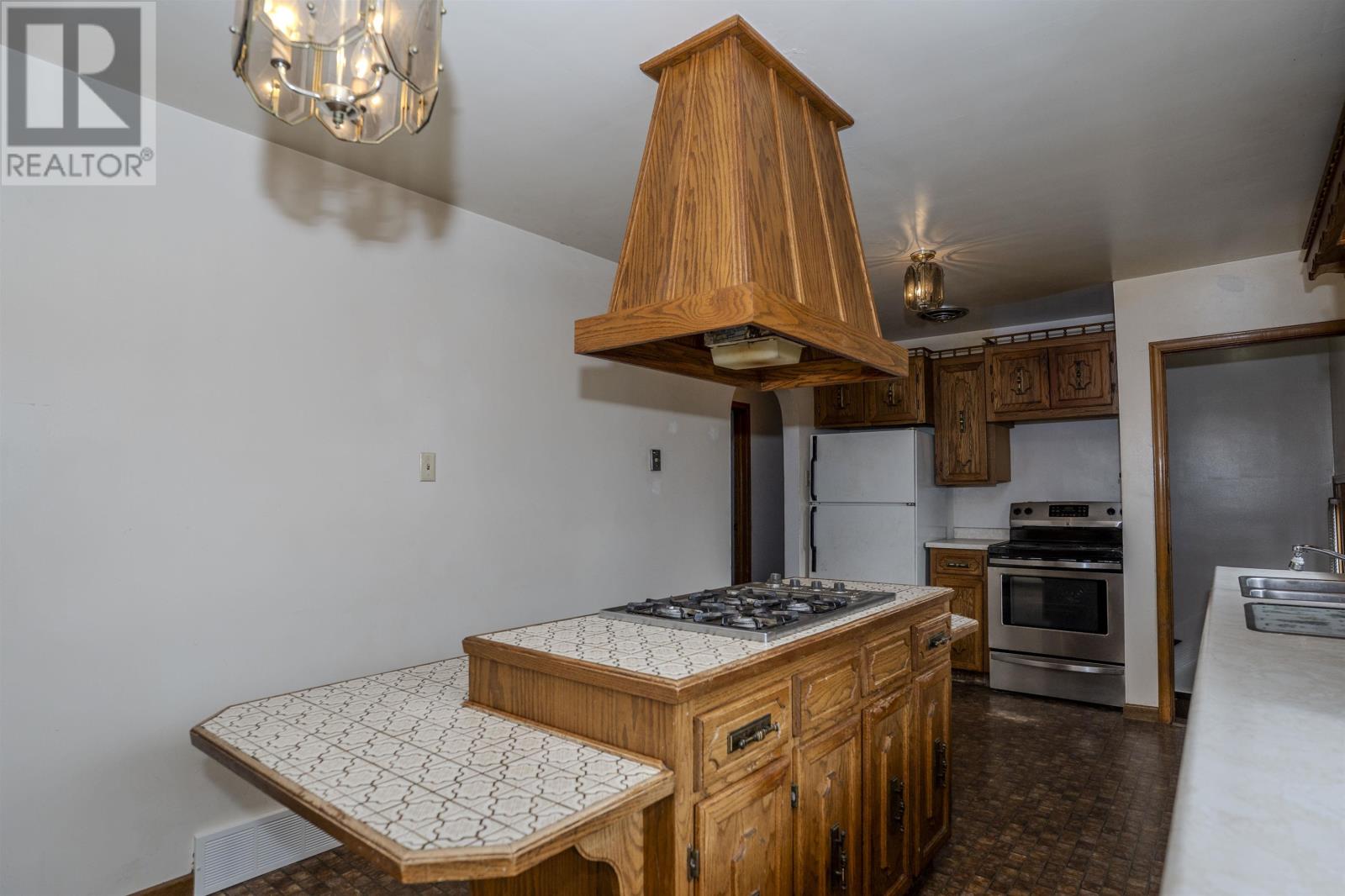 402 Westview PL, Thunder Bay, Ontario, P7C4M3 — Photo 7