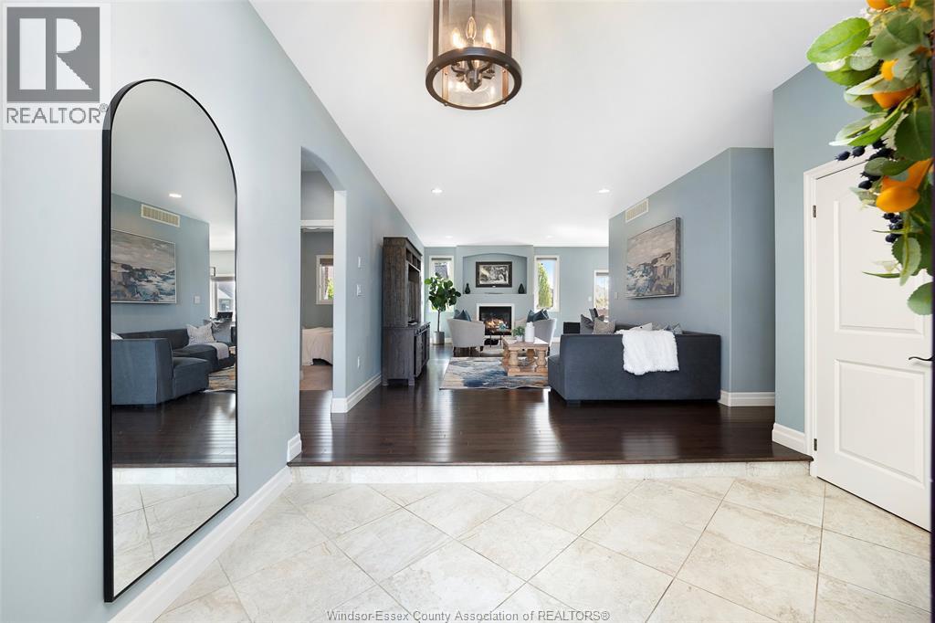 384 EVERGREEN DRIVE, Lakeshore, Ontario, N8L0X4 — Photo 2