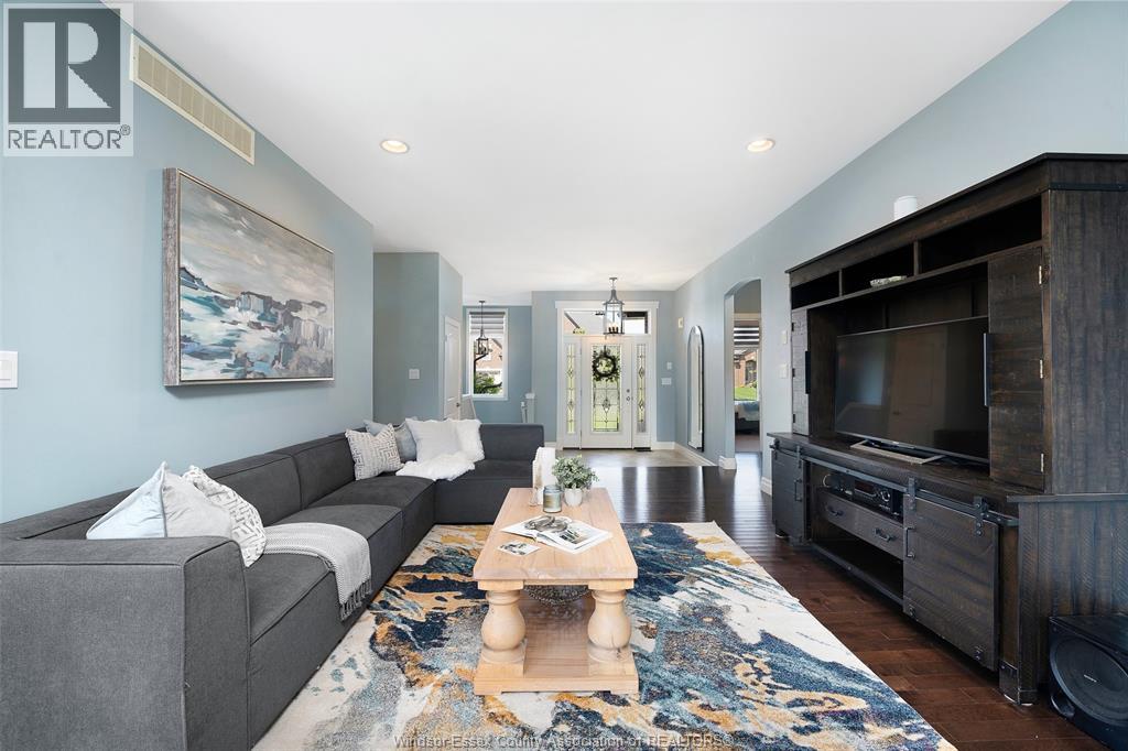 384 EVERGREEN DRIVE, Lakeshore, Ontario, N8L0X4 — Photo 3