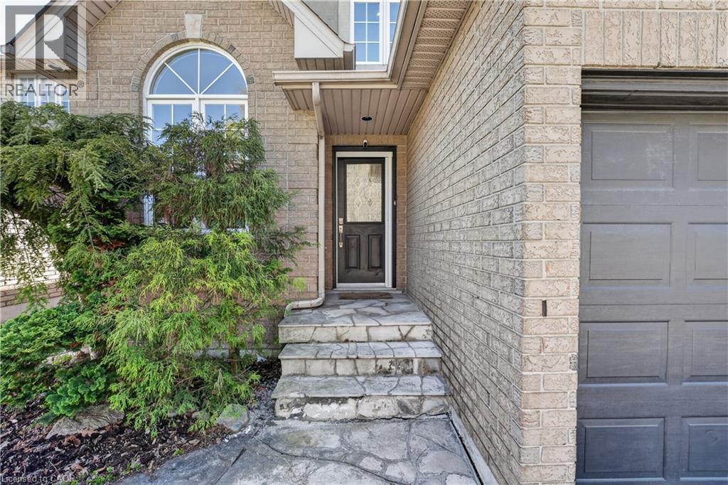 734 BRIGADOON Drive, Hamilton, Ontario, L9C7S2 — Photo 3