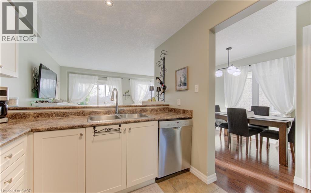 105 PINNACLE Drive Unit# 10, Kitchener, Ontario, N2P1B8 — Photo 10