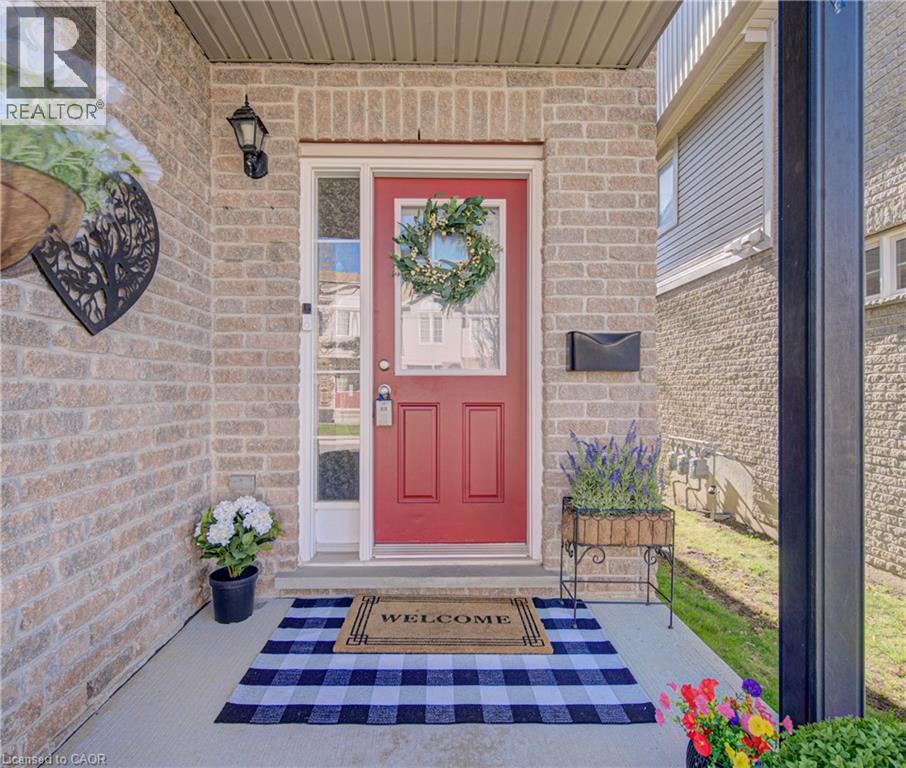 105 PINNACLE Drive Unit# 10, Kitchener, Ontario, N2P1B8 — Photo 2