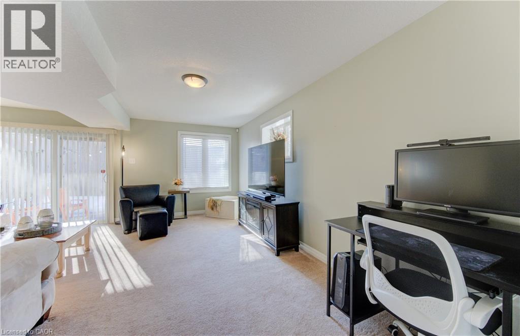 105 PINNACLE Drive Unit# 10, Kitchener, Ontario, N2P1B8 — Photo 31