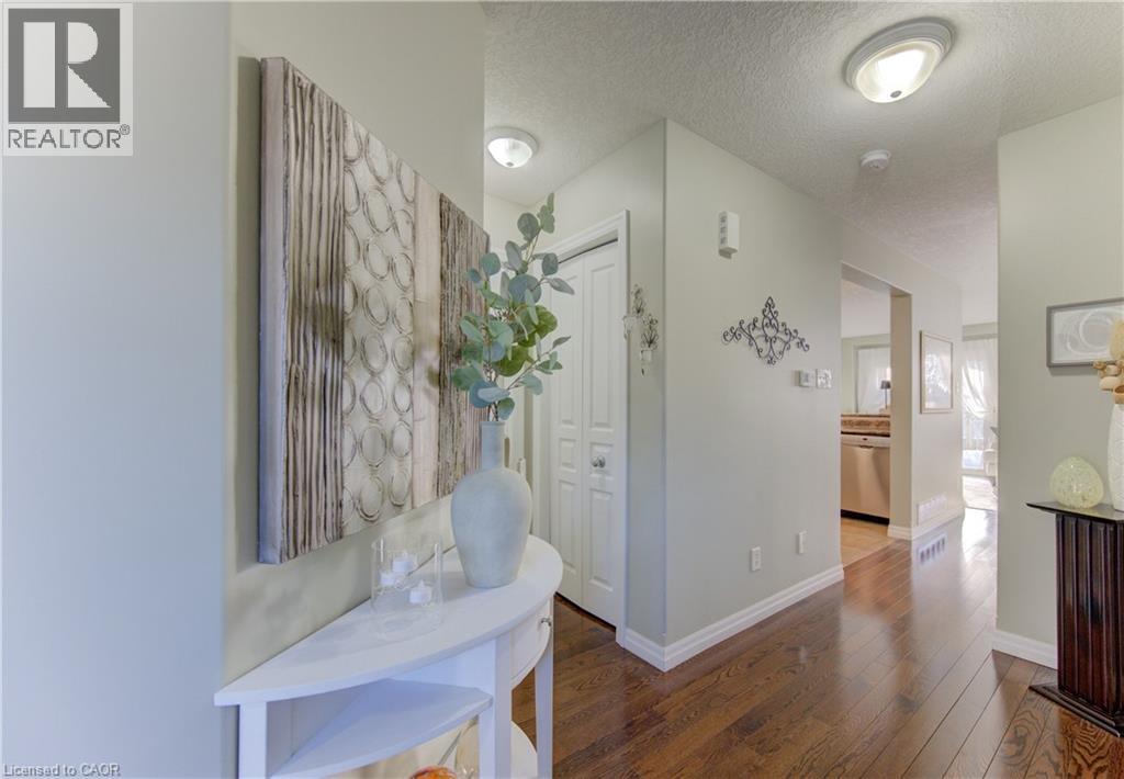 105 PINNACLE Drive Unit# 10, Kitchener, Ontario, N2P1B8 — Photo 5