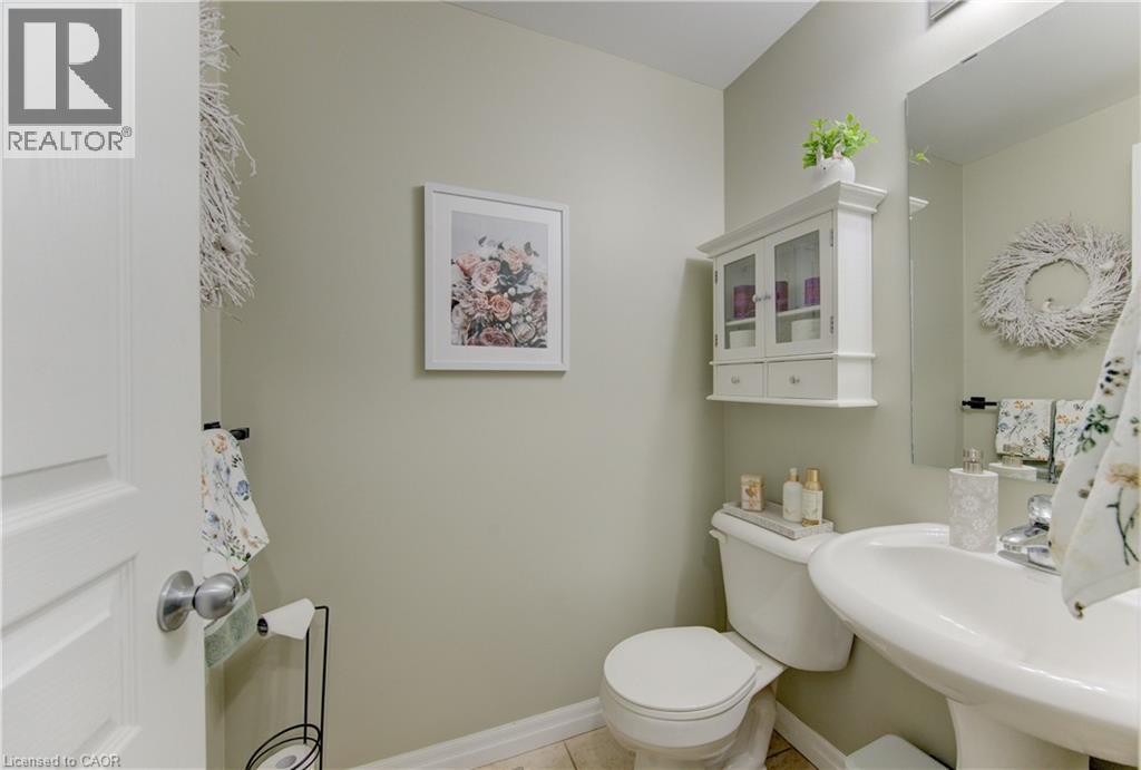 105 PINNACLE Drive Unit# 10, Kitchener, Ontario, N2P1B8 — Photo 7