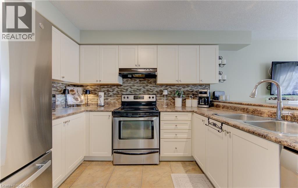 105 PINNACLE Drive Unit# 10, Kitchener, Ontario, N2P1B8 — Photo 8