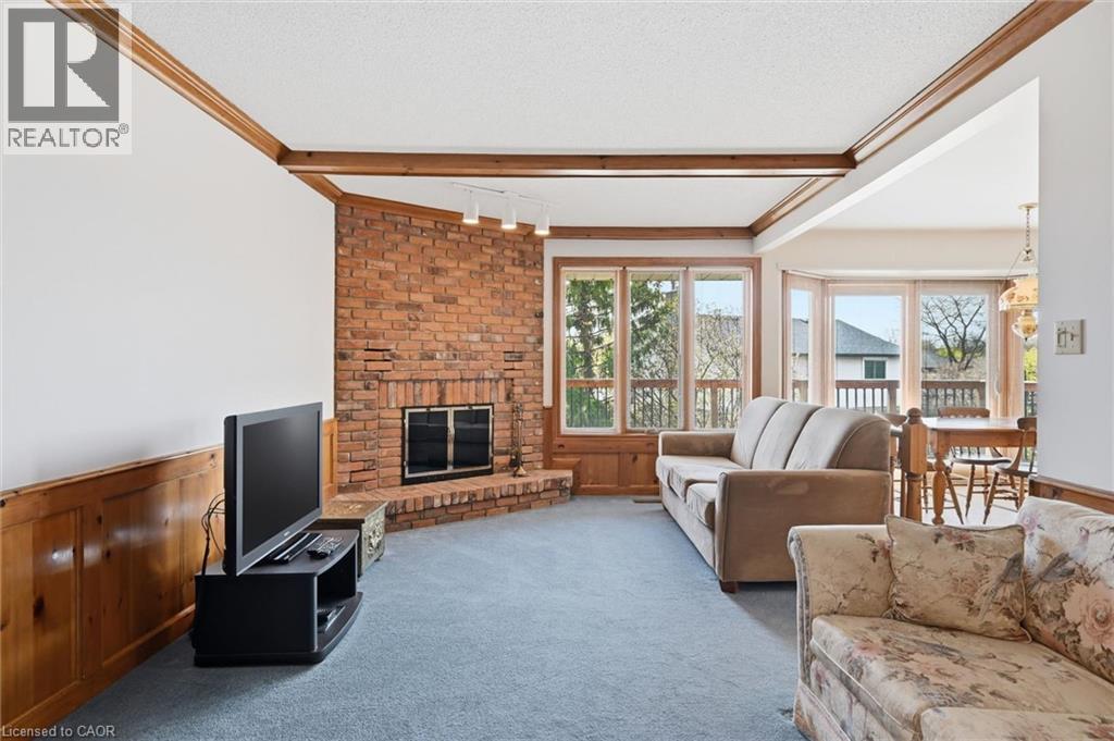2018 BARLOW Crescent, Burlington, Ontario, L7P4N8 — Photo 11