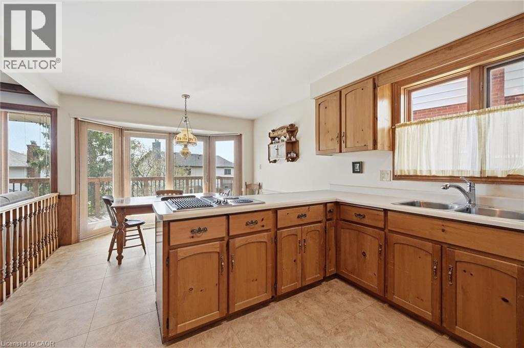 2018 BARLOW Crescent, Burlington, Ontario, L7P4N8 — Photo 19