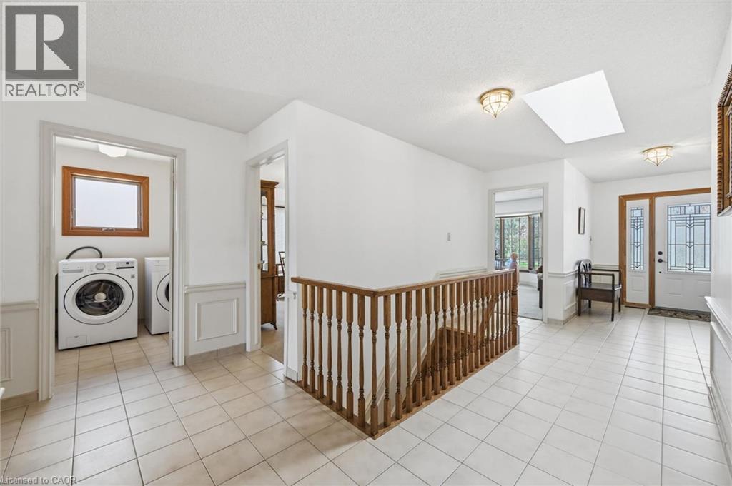 2018 BARLOW Crescent, Burlington, Ontario, L7P4N8 — Photo 21