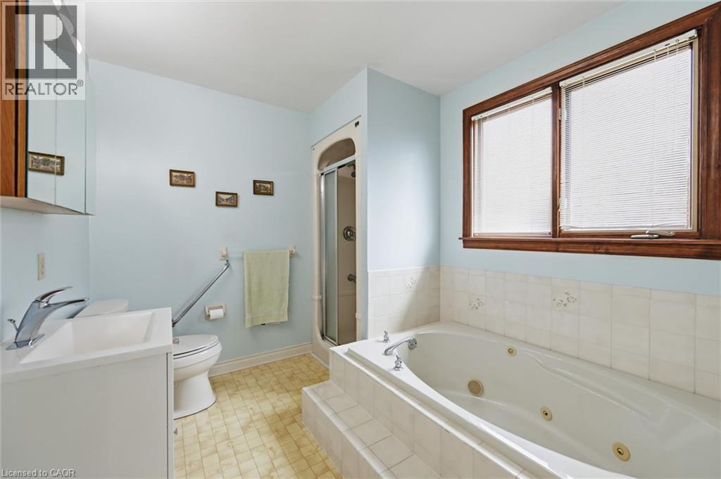 2018 BARLOW Crescent, Burlington, Ontario, L7P4N8 — Photo 28