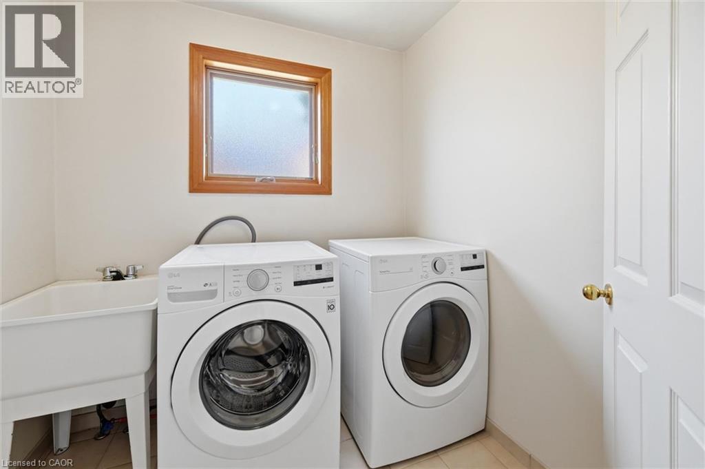 2018 BARLOW Crescent, Burlington, Ontario, L7P4N8 — Photo 29