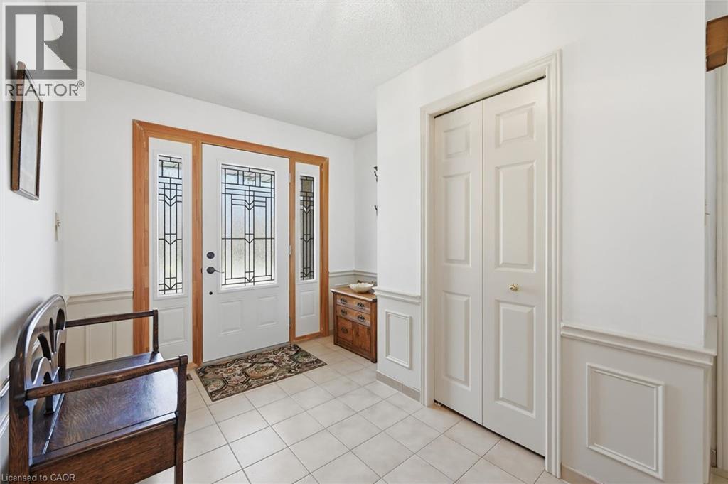 2018 BARLOW Crescent, Burlington, Ontario, L7P4N8 — Photo 5
