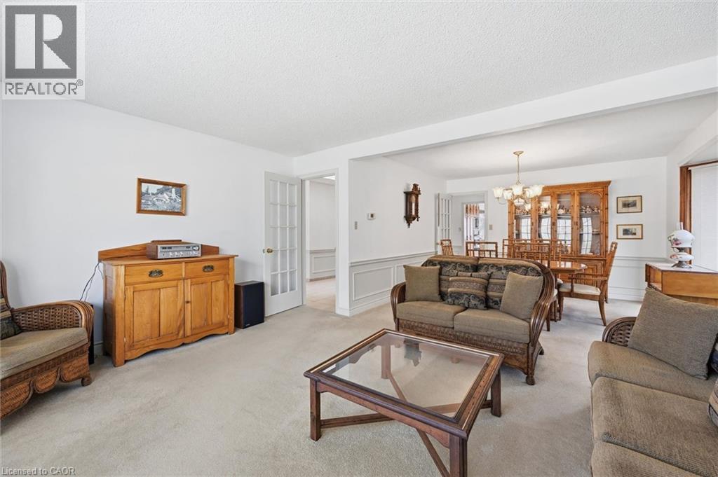 2018 BARLOW Crescent, Burlington, Ontario, L7P4N8 — Photo 7