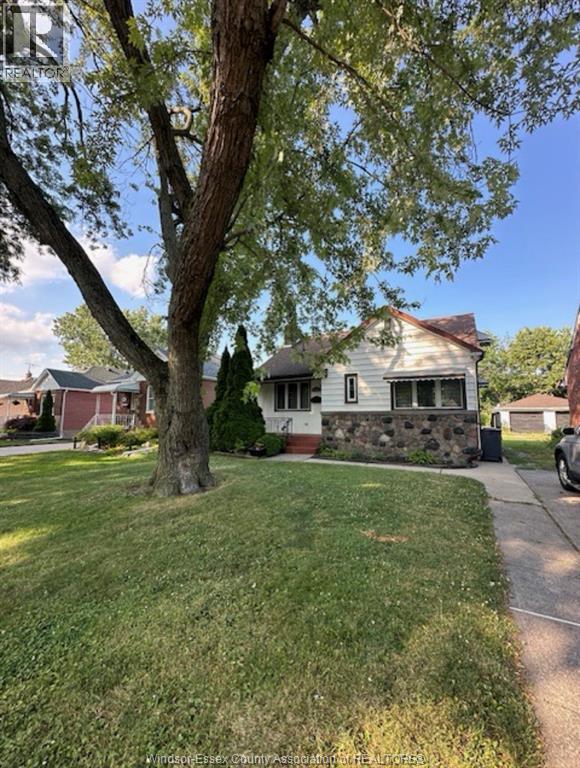 926 THOMPSON BOULEVARD, Windsor, Ontario, N8S2G8 — Photo 2