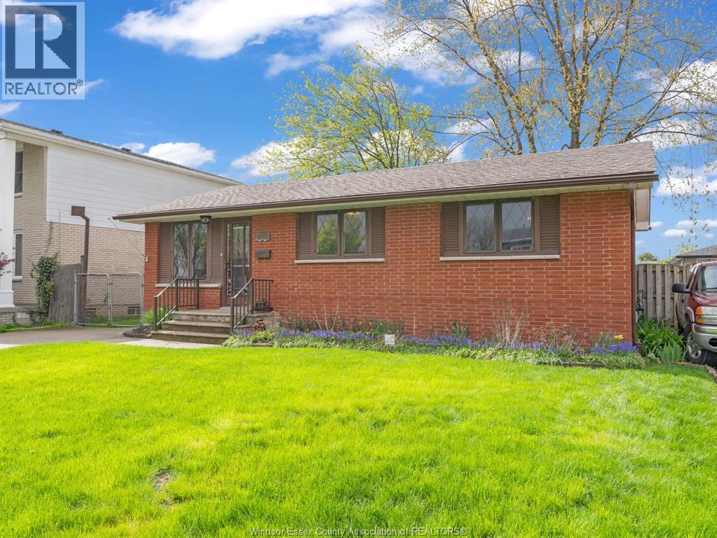 10705 LAMBETH, Windsor, Ontario, N8R1C8 — Photo 2