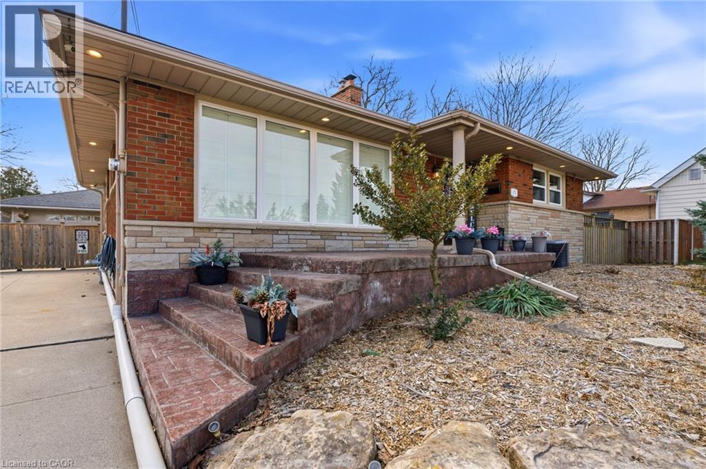 473 MOHAWK Road W, Hamilton, Ontario, L9C1X3 — Photo 4