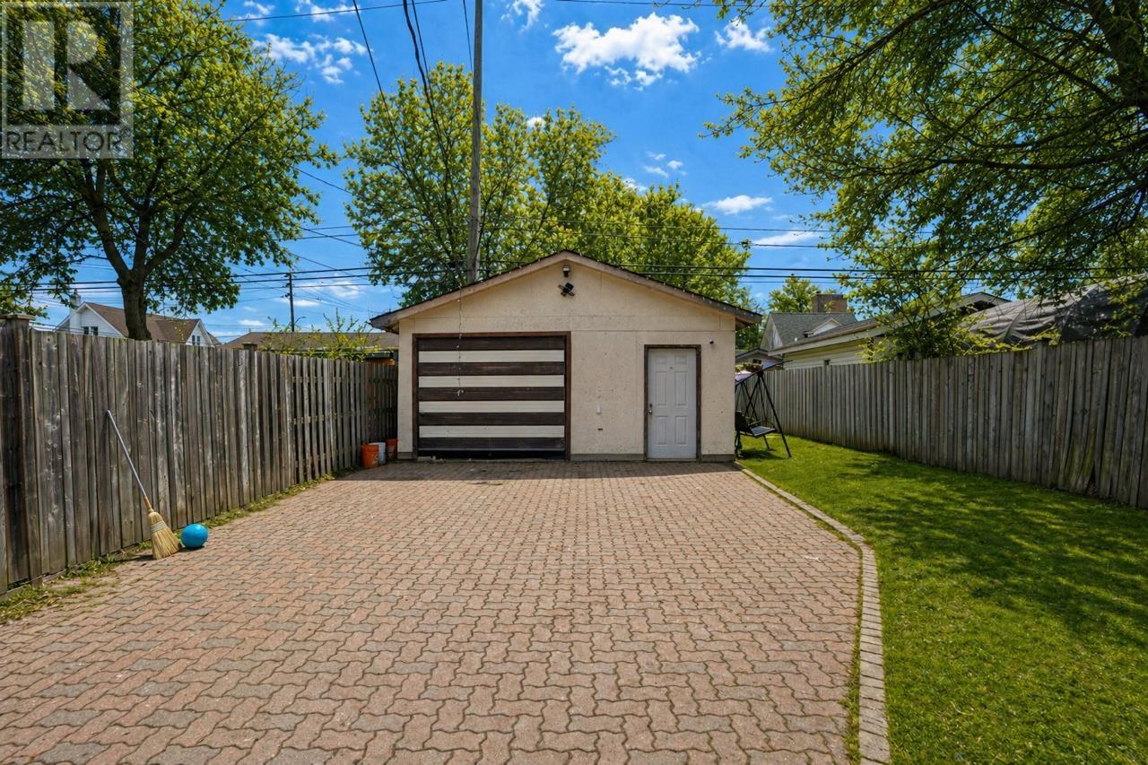 346 Harold ST N, Thunder Bay, Ontario, P7C4C6 — Photo 2