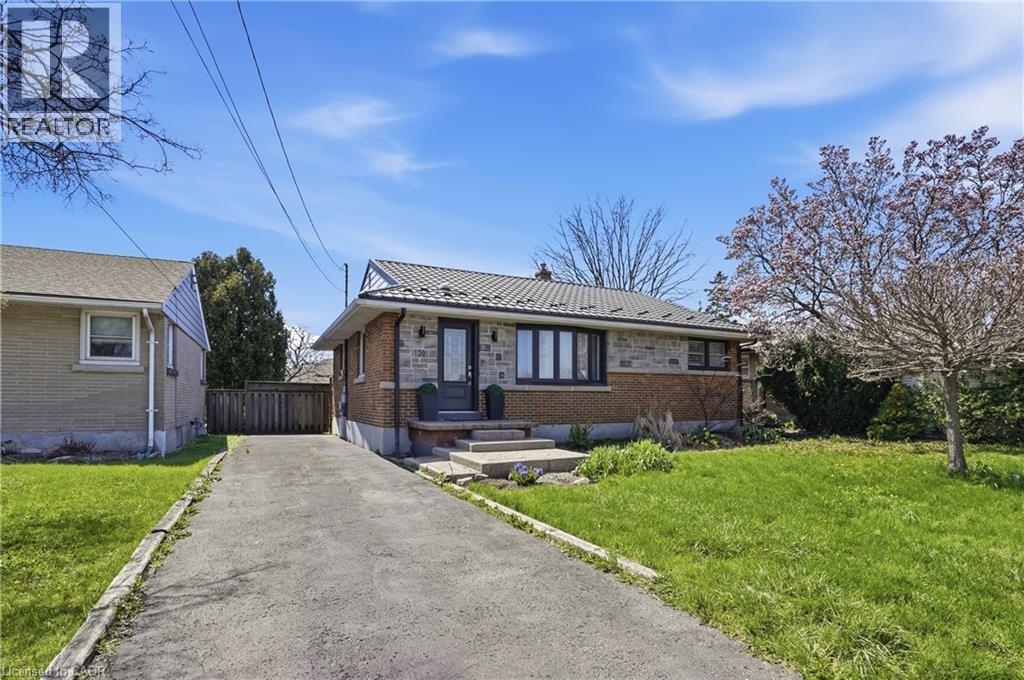70 SANDALWOOD Avenue, Hamilton, Ontario, L8T2E3 — Photo 2