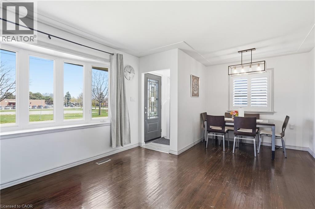 70 SANDALWOOD Avenue, Hamilton, Ontario, L8T2E3 — Photo 4
