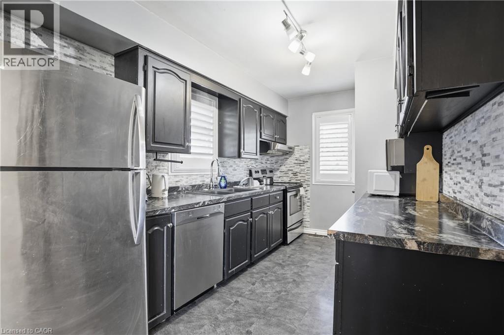 70 SANDALWOOD Avenue, Hamilton, Ontario, L8T2E3 — Photo 7
