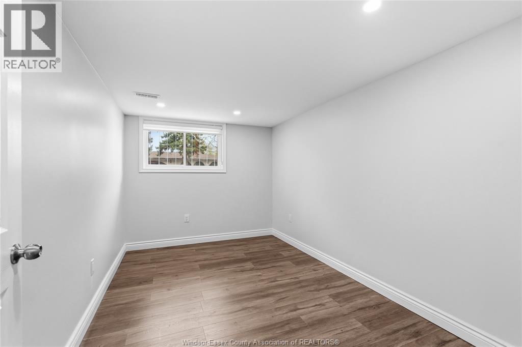 2989 REGIS AVENUE Unit# LOWER, Windsor, Ontario, N8R1V7 — Photo 11