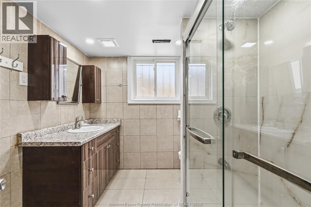 2989 REGIS AVENUE Unit# LOWER, Windsor, Ontario, N8R1V7 — Photo 12