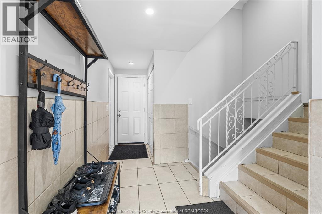 2989 REGIS AVENUE Unit# LOWER, Windsor, Ontario, N8R1V7 — Photo 4