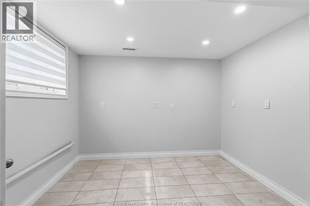 2989 REGIS AVENUE Unit# LOWER, Windsor, Ontario, N8R1V7 — Photo 9