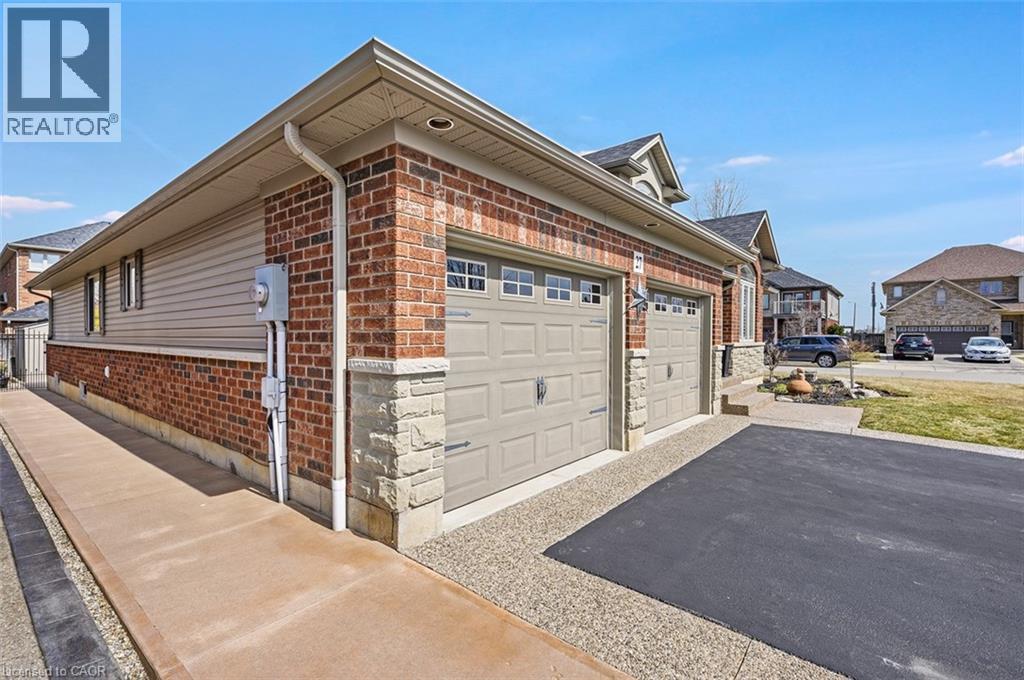 27 CARVER Drive, Binbrook, Ontario, L0R1C0 — Photo 41