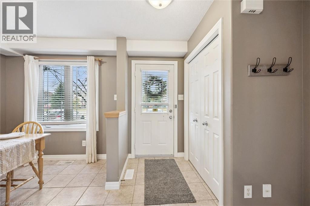 535 WINDFLOWER Crescent Unit# 54, Kitchener, Ontario, N2E4L7 — Photo 3