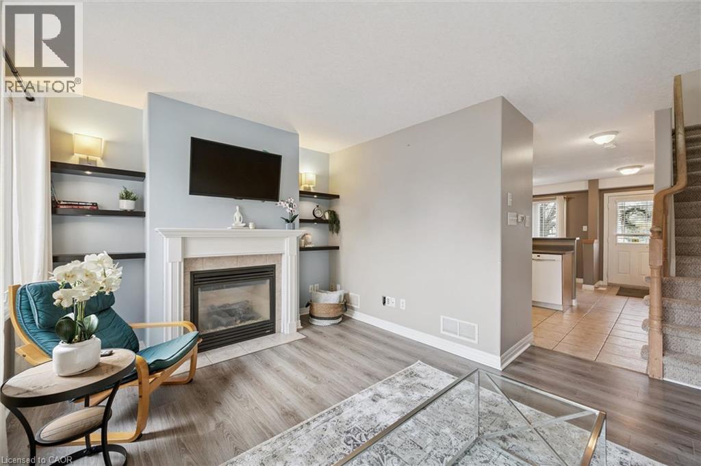 535 WINDFLOWER Crescent Unit# 54, Kitchener, Ontario, N2E4L7 — Photo 5