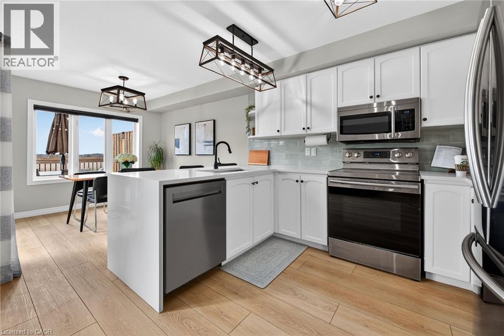 33 VOYAGER Pass, Binbrook, Ontario, L0R1C0 — Photo 11