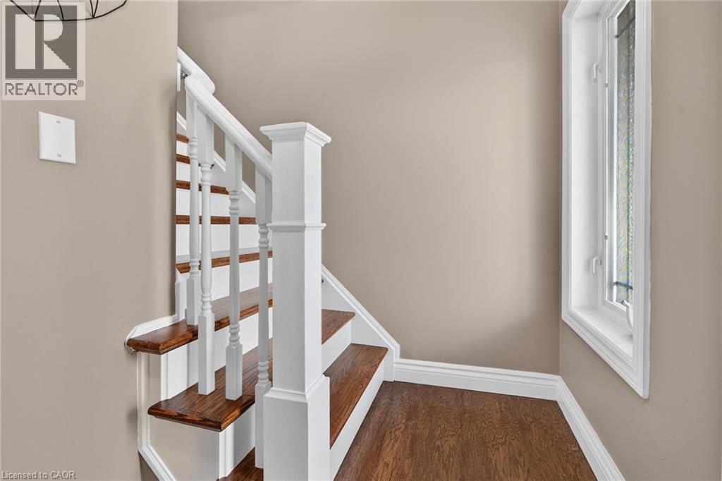 33 VOYAGER Pass, Binbrook, Ontario, L0R1C0 — Photo 18