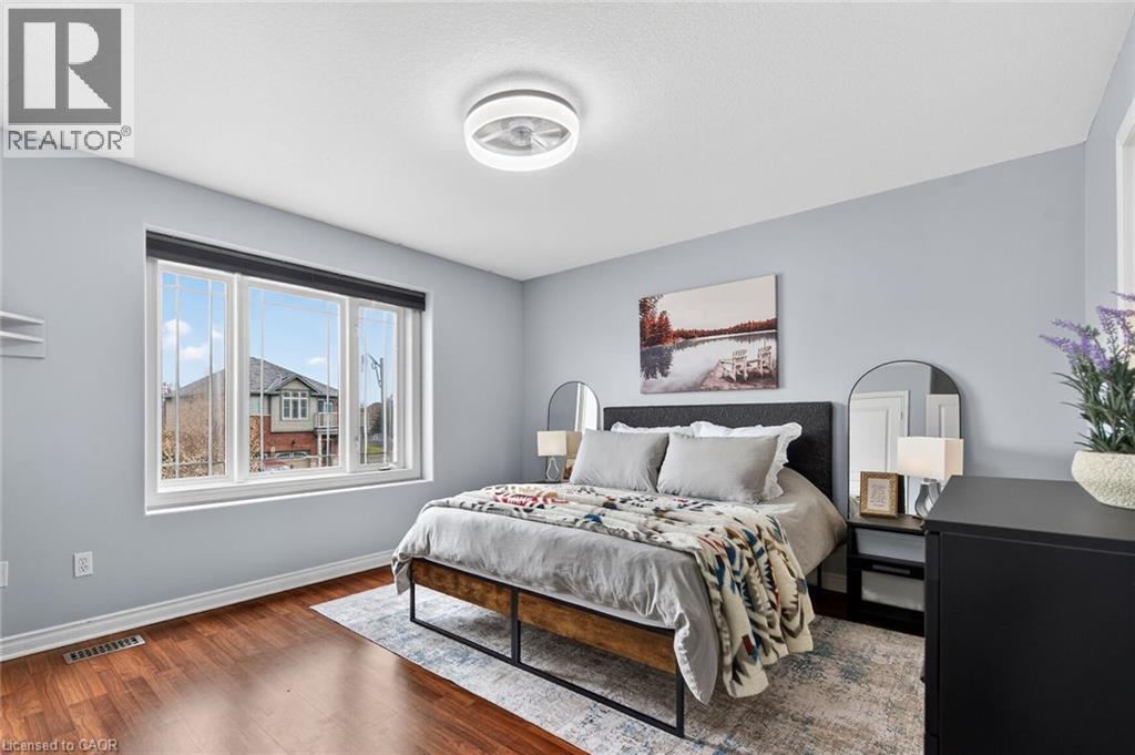 33 VOYAGER Pass, Binbrook, Ontario, L0R1C0 — Photo 21