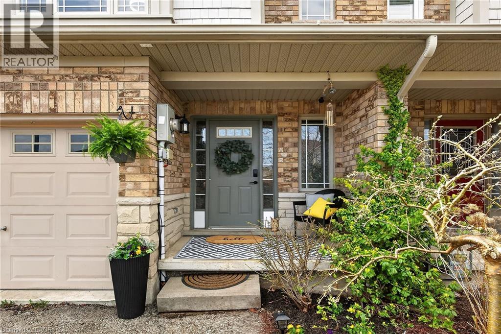 33 VOYAGER Pass, Binbrook, Ontario, L0R1C0 — Photo 4