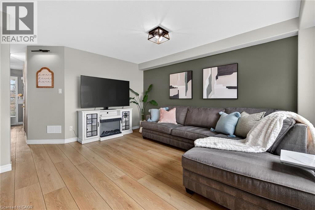 33 VOYAGER Pass, Binbrook, Ontario, L0R1C0 — Photo 9