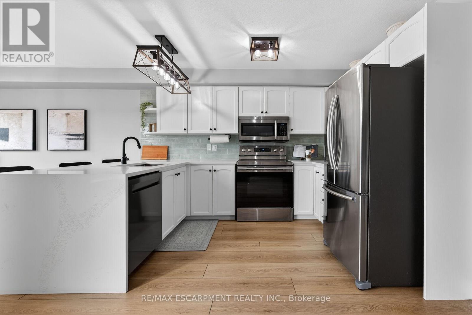 33 VOYAGER PASS, Hamilton (Binbrook), Ontario, L0R1C0 — Photo 10