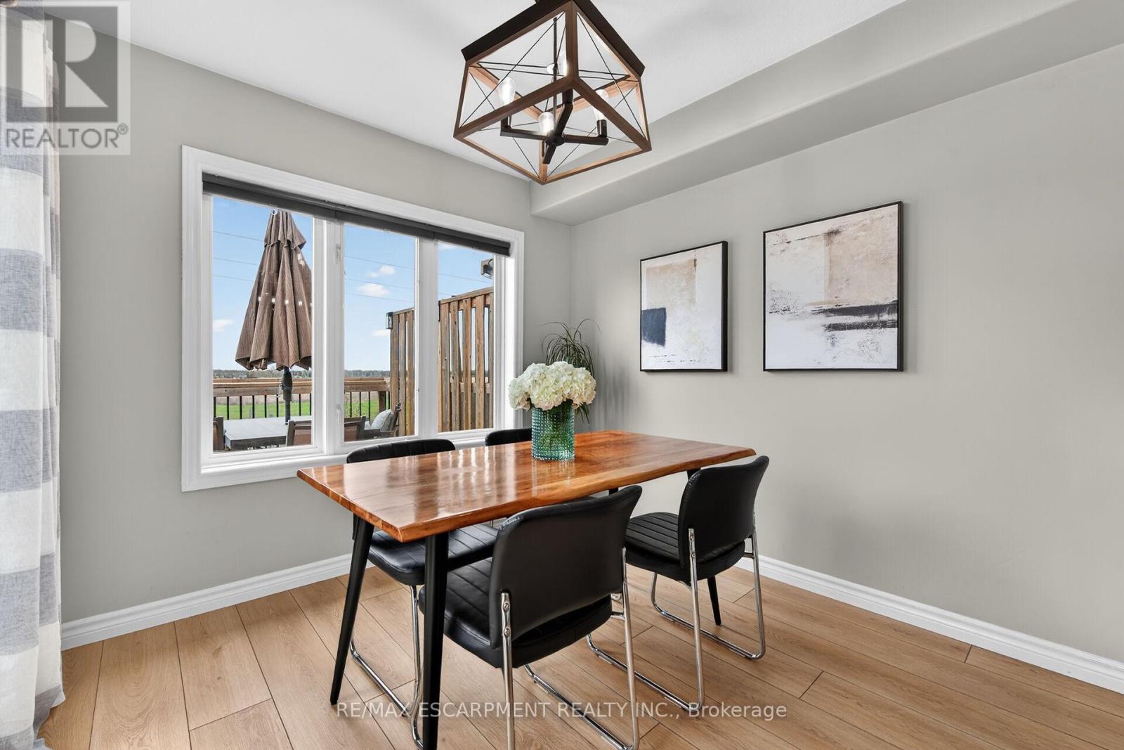 33 VOYAGER PASS, Hamilton (Binbrook), Ontario, L0R1C0 — Photo 14