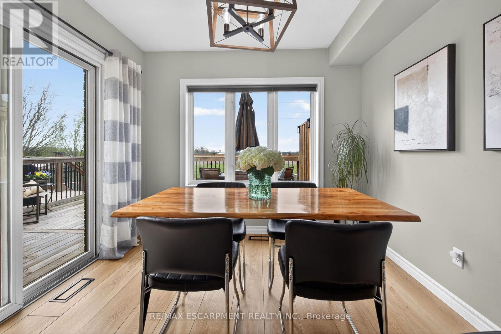 33 VOYAGER PASS, Hamilton (Binbrook), Ontario, L0R1C0 — Photo 15